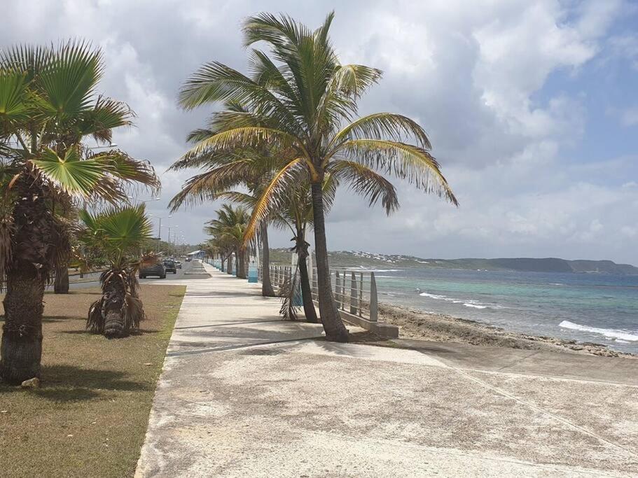 Appartamento Les Pieds Dans L'Eau Chez Syl Le Moule Esterno foto